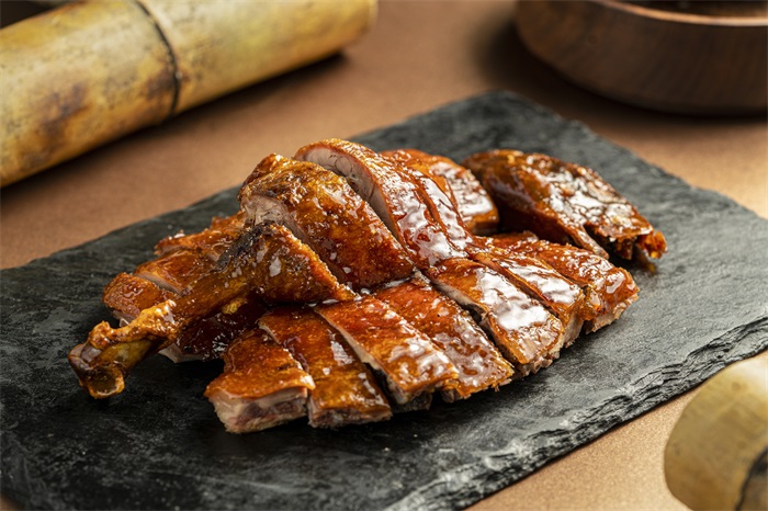 成都富力丽思卡尔顿酒店-跷脚美食荟-甜皮鸭.jpg
