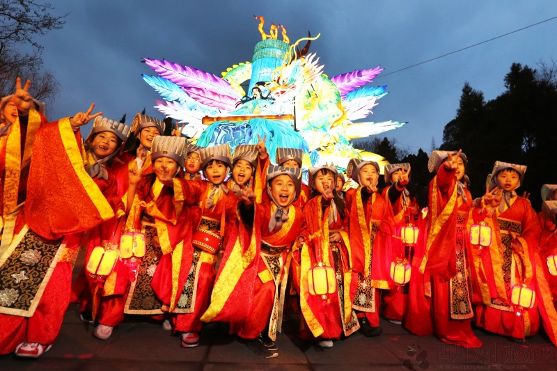 小喜神合照-主题灯组-空城计2.jpg 小喜神合照-主题灯组-空城计2.jpg