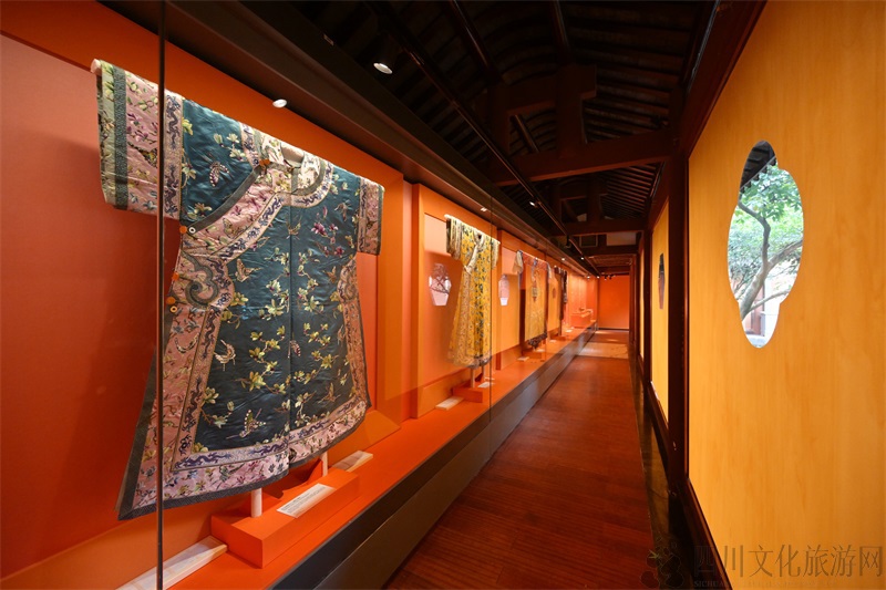 “礼蕴天地 和合致美——文物里的东方生活美学展”展厅3.JPG