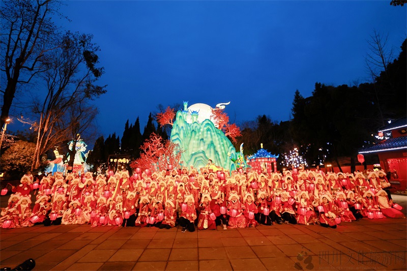 2025武侯祠成都大庙会百名小喜神亮相.jpg 2025武侯祠成都大庙会百名小喜神亮相.jpg