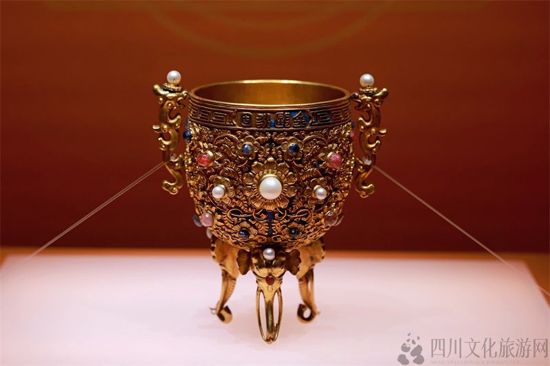 清乾隆款“金瓯永固”杯2.jpg 清乾隆款“金瓯永固”杯2.jpg