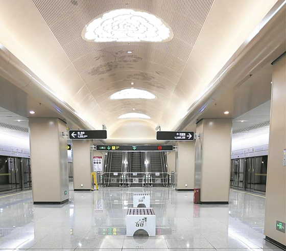 设计融入芙蓉花、古城门、锦江等元素 地铁13号线一期新南门站亮相