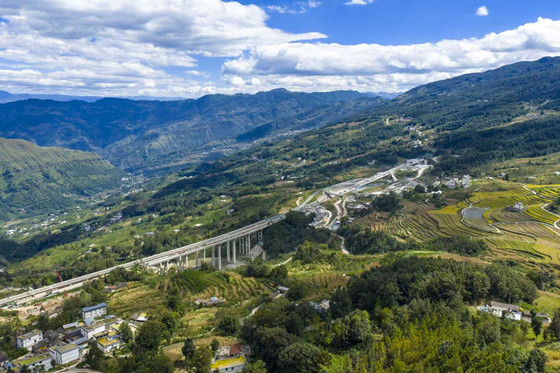 10.3公里，5年攻坚，宜攀高速最长隧道贯通