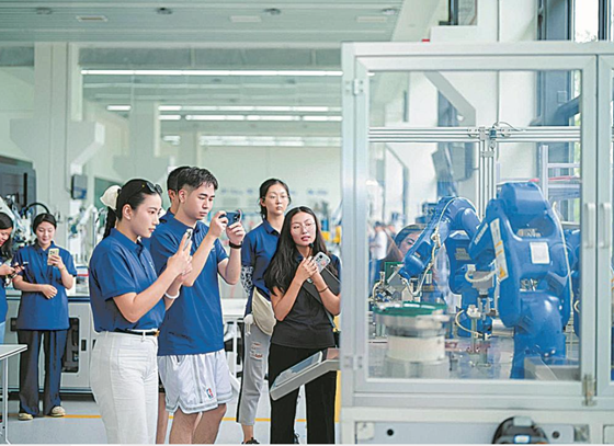 英才万里归蓉 成都海外人才实习生计划结业 111名硕博人才选择留蓉发展