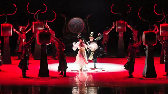 《唐宫夜宴》“小姐姐”化身洛水女神 惊鸿起舞蓉城