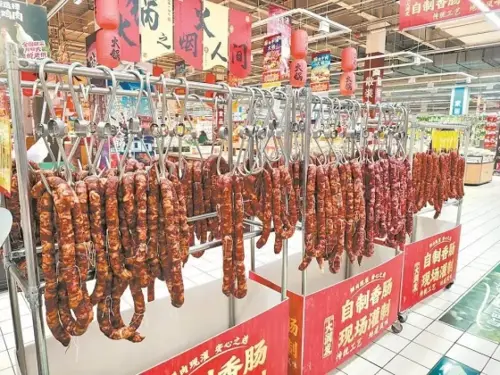 鸭掌香肠、红酒酱肉刷屏年货圈 成都腊味市场新年有新味